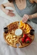 Менажница деревянная с отделениями для бокалов круглая из ясеня на 5 секций 35 см (ст-3-1) - изображение 2