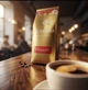 Зернова кава Ferarra Elegante Caffe Premium 1 кг арабіка 100% бленд кава для еспресо кавомашини середньо темне обсмаження м'яка міцність високий вміст кофеїну - зображення 5