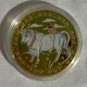 Монета знак зодиака Телец в пластиковом кейсе золотистый 4 см - изображение 1