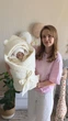 Плед конверт на выписку с капюшоном молочный плюш Тедди ~80х80 см, мягкий мех, на прогулку, для мальчика, для девочки, повседневный, теплый, лента в подарок - изображение 10