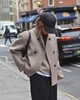 Женское короткое пальто-жакет oversize, двубортное бежевого цвета S - изображение 4