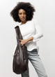 Велика жіноча плетена сумка-хобо Sambag HOBO WEAVE для ноутбука 15" з екошкіри Шоколадна - зображення 9