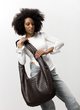 Велика жіноча плетена сумка-хобо Sambag HOBO WEAVE для ноутбука 15" з екошкіри Шоколадна - зображення 12