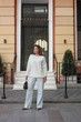 Свитер женский базовый молочного цвета 39416 One Size - изображение 1