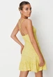 Сарафан женский Missguided DD929779 желтый с цветочным принтом мини приталенного кроя на тонких бретелях размер UK 14 / EU 42 / US 10 - изображение 2