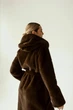 Женская дубленка зимняя двусторонняя большого размера UF-Fashion N99V 46 коричневый - изображение 5