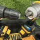 Набор инструментов 3в1 DeWalt 48 В 5 А·ч аккумуляторный шуруповерт DCD771 54 Нм дрель УШМ DCG405 125 мм болгарка 800 Вт гайковерт DCF892P2T 200 Нм бесщеточный 7000 об мин для ремонта строительства монтажа автосервиса с двумя АКБ кейсом - изображение 8