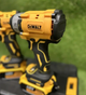 Набор инструментов 2в1 DeWalt 48 В 6 А·ч аккумуляторный шуруповерт DCD800P1T 80 Нм ударный гайковерт DCF894P1T 400 Нм бесщеточный дрель 2000 об мин 1/2 дюйма 2800 об мин для автосервиса ремонта монтажа строительства с двумя АКБ кейсом - изображение 9