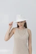 Капелюх Федора зі срібним ланцюгом серце D.Hats колір білий - зображення 5