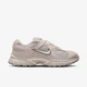 Кросівки жіночі Nike W V5 Rnr 38.5 Бежевий II6294-201 - зображення 1