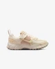 Кросівки жіночі Nike Vomero 5 Gs 37.5 Світло-кремовий HF6998-106 - зображення 3