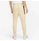 Брюки чоловічі Nike Sportswear Tech Fleece Lightweight Slim-Fit Jogger Sweatpants M Бежевий DX0826-783 - зображення 3