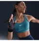 Спортивный топ женской Nike Swoosh Sports Bra M Зелений DX6821-006 - изображение 4