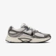 Кросівки чоловічі Nike V5 Rnr 45.5 Сріблястий HJ5228-009 - зображення 3
