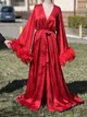 Червоний шовковий халат з натуральним пір'ям індички S - зображення 1
