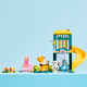 Конструктор LEGO Bluey Веселощі з Блуї та Хлоєю на ігровому майданчику 104 деталі (11201) - зображення 5
