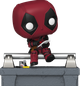 Фігурка Funko Pop! Marvel: Deluxe — #1580 Дедпул на мосту (Deadpool on Bridge) - зображення 2