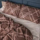 Простынь Сатин 22-1413 Brown Geometry 200*220 - изображение 1