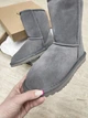 Жіночі уггі Замшеві Середні Сірі UGG CLASSIC SHORT II BOOT Grey (37, сірий) - изображение 10
