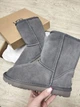Жіночі уггі Замшеві Середні Сірі UGG CLASSIC SHORT II BOOT Grey (37, сірий) - изображение 11