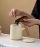 Чашка PINYU керамическая для чая с разделителем и крышкой бежевая глазурь офисная - изображение 5