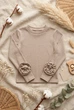 Кофта для девочки с розами и камешками на рукавах Kiddo темный бежевый 122 см - изображение 3