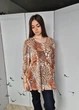 Блузка футболка женская плиссе в абстрактный принт M.Collection Коричневая 16795 2XL (укр 52-54) - изображение 5