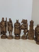 Эксклюзивный набор деревянных шахматных фигур «Рыцари» — резные фигуры в средневековом стиле - изображение 4