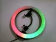 Лампа кільцева RGB LED для фото відео макіяжу та стримів діаметром 26 см із регулюванням яскравості теплим холодним і природним світлом кріпленням для телефона USB-живленням кольоровими режимами MJ26 чорна для селфі блогінгу та створення контенту - зображення 10