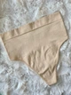 Жіночі безшовні коригуючі трусики-стрінги Primark Seamless Shapewear Thong з високою талією М бежевий Т-1115/61 - зображення 6