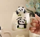 Керамическая кружка PINYU для кофе, воды, большая вместимость, с крышкой и ложкой, для домашнего использования, с рисунком панды, машущей рукой. - изображение 3