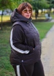 Жилетка жіноча великих розмірів«Luisa» з зручними кишенями та водовідштовхувальної тканини 50 темний шоколадний - зображення 4