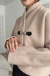Пальто вкорочене на запах OW4 2607658960101 XS/S Бежевий - изображение 3
