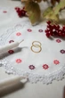 Серветка для обручальних кілець з червоною вишивкою - зображення 1