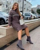 Женское платье туника теплое ниже колен прямого кроя пушистая с альпаки с карманами и орнаментом батал темный капучино размер единый 50-62 MC 89020 - изображение 2