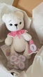 BABY BOX для новорожденного малыша, Медвежнок белый с розовым колпачком для ежемесячных фото с колпачком 12 месяцев, плюшевая пряжа - изображение 7