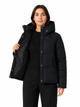 Женская зимняя куртка черная стеганая с капюшоном и карманами на молнии (NA4000) M - изображение 2