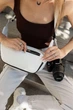 Шкіряна сумка-бананка для фотоапарата з натуральної шкіри Наппа на пояс і через плече, біла 69611 - зображення 4