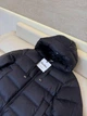 Max Mara – женский пуховик с капюшоном черного цвета, М - изображение 12