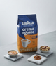 Зерновой кофе Lavazza Crema e Gusto Tradizione Italiana Latte 1015 г купаж 70% арабики 30% робусты темная обжарка насыщенный ароматный с шоколадным вкусом легкой горчинкой плотной крема для кофемашины капучино латте эспрессо - изображение 6