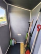 Садовий пластиковий будиночок Keter Manor Pent 6×4 (183смх111см) сірий для зберігання інструментів садового інвентарю техніки, велосипедів та сезонних речей 230394 - изображение 3