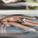 Серебряное кольцо с фианитами, вес изделия 1,88 гр (2215813) - изображение 5