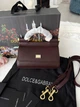 Жіноча сумка Dolce & Gabbana Miss Sicily Bag 19*12*6,5 см глибокого бордового кольору (марсала/бордо) з тисненої шкіри Dauphine зі золотистою фурнітурою та двоколірною фірмовою пластиною Dolce & Gabbana. - изображение 10