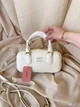 Жіноча сумка Miu Miu Arcadie Leather Bag 22*11*8 см молочного/кремового кольору з гладкої натуральної шкіри зі золотистою фурнітурою та тисненим логотипом. - изображение 2