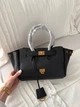 Жіноча сумка Balenciaga Bel Air Bag 24*16*10 см чорного кольору з гладкої натуральної шкіри із золотистою фурнітурою. - зображення 3
