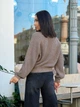 Женский свитер вязаный оверсайз Raglan Sweater темно-бежевый One Size - изображение 7
