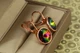 Сережки Xuping Jewelry камені Сваровскі зелені в обідку 2,5 см золотисті - зображення 2