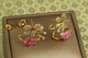 Сережки кафи Xuping Jewelry квітка з рожевим маркізом 2 см золотисті - зображення 2