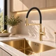 Смеситель для кухни с гибким изливом Mixxus Premium PULL 017 BRUSHED GOLD REFL.BLACK MI8280 матовое золото - изображение 2