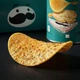 Чипси Pringles Pizza картопляні зі смаком піци хрусткі ароматизовані скибочки з томатом часником цибулею без пальмової олії у картонному тубусі 165 г - зображення 8